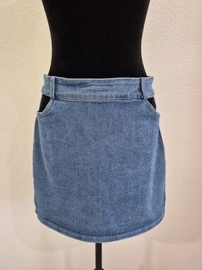 Casual Blue Denim Mini Skirt with Cutout Waist